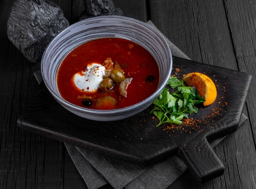 Солянка с цыпленком и рваной говядиной